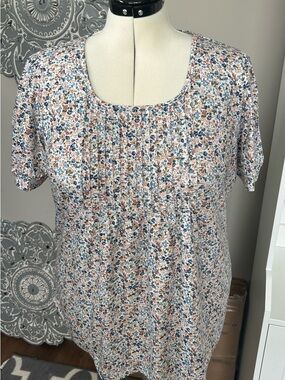 Women's Short Sleeve Floral Pintuck Tunic - Blue & Tan